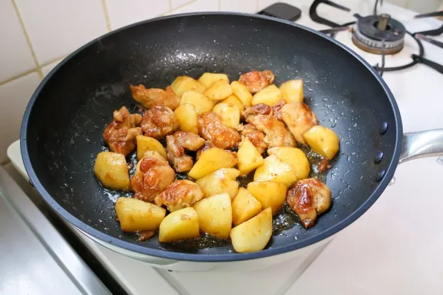 じゃがいもと鶏むね肉のマヨ醤油炒め 1